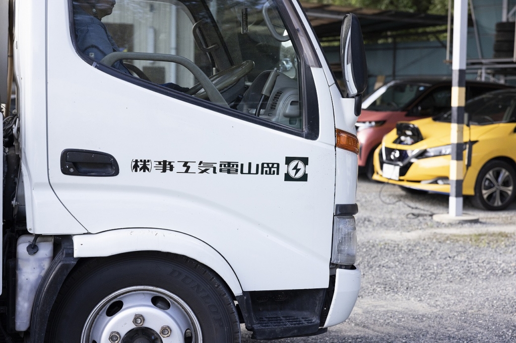 岡山電気工事のトラック