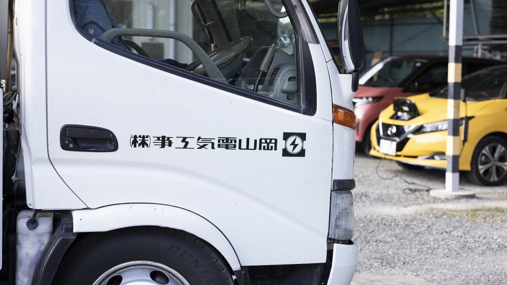 岡山電気工事のトラック