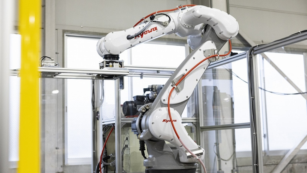 工場内で組み立て中の「GPackロボシリーズ」の一部