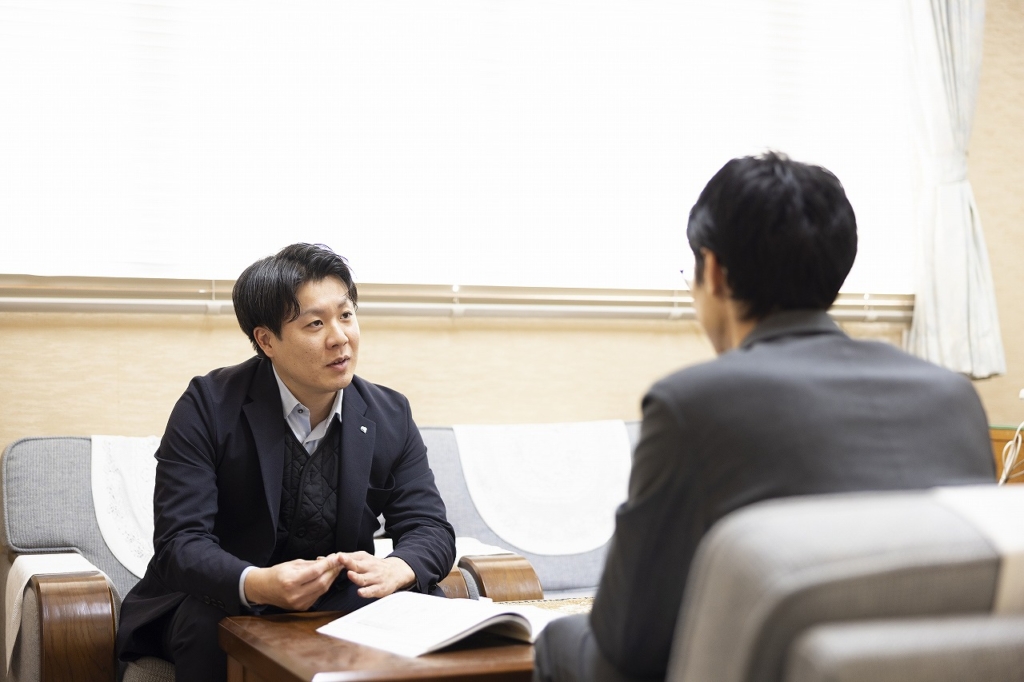 備北信用金庫での仕事内容ややりがいを語る社員
