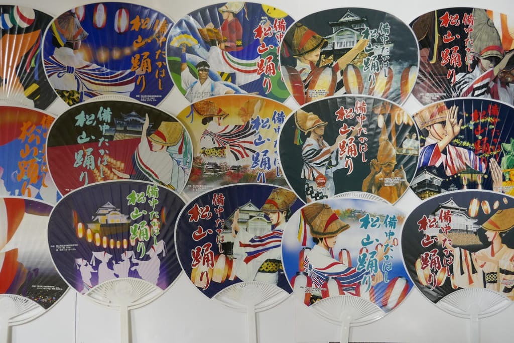 高梁城南高校デザイン科の原画をもとにした「うちわ」