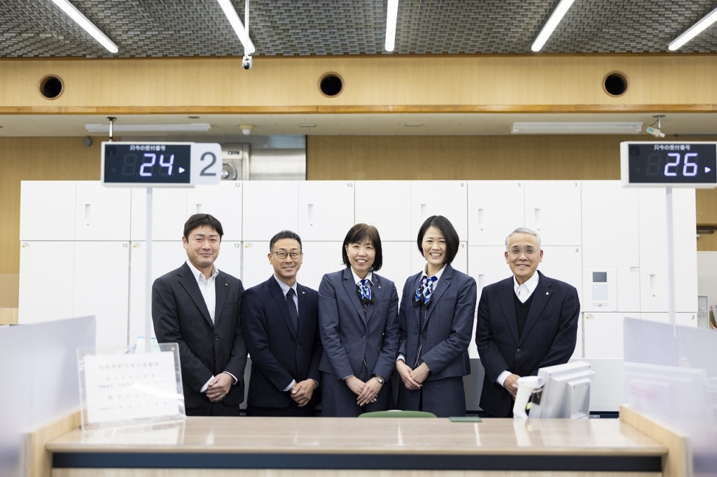 備北信用金庫の社員５名