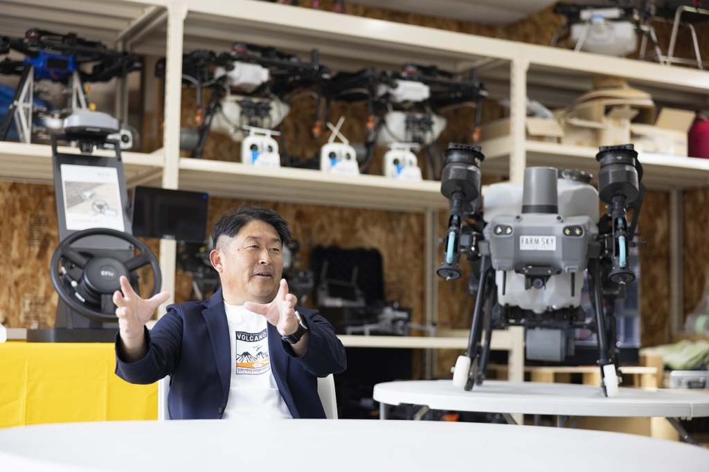 ドローンの可能性や農業の未来について語る社長