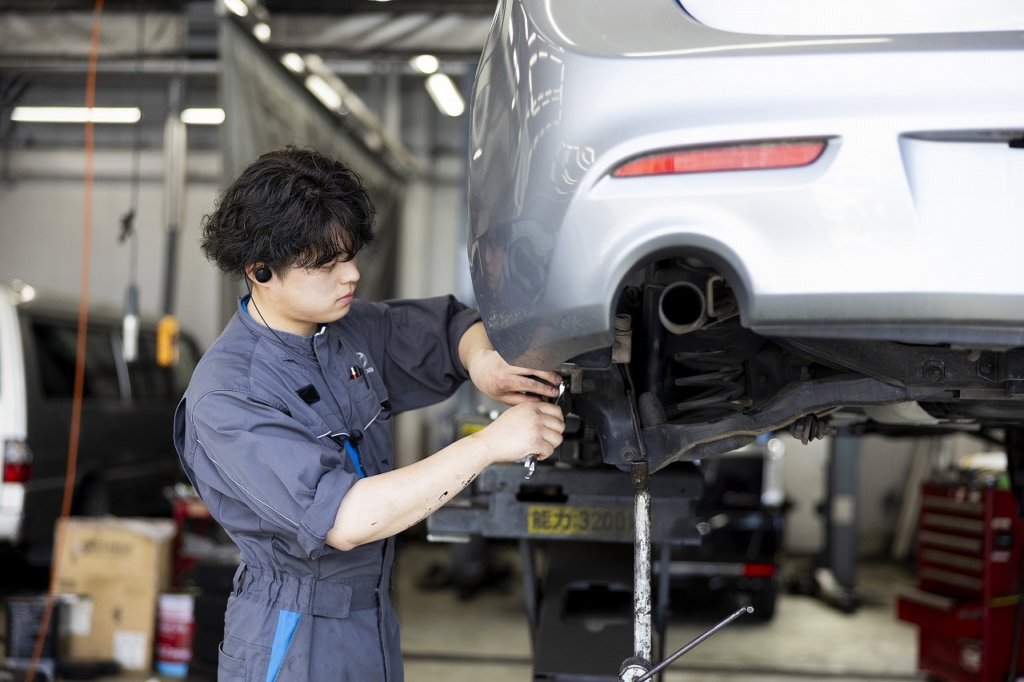 正規ディーラーとして販売、車検、点検、故障修理なども幅広く担当