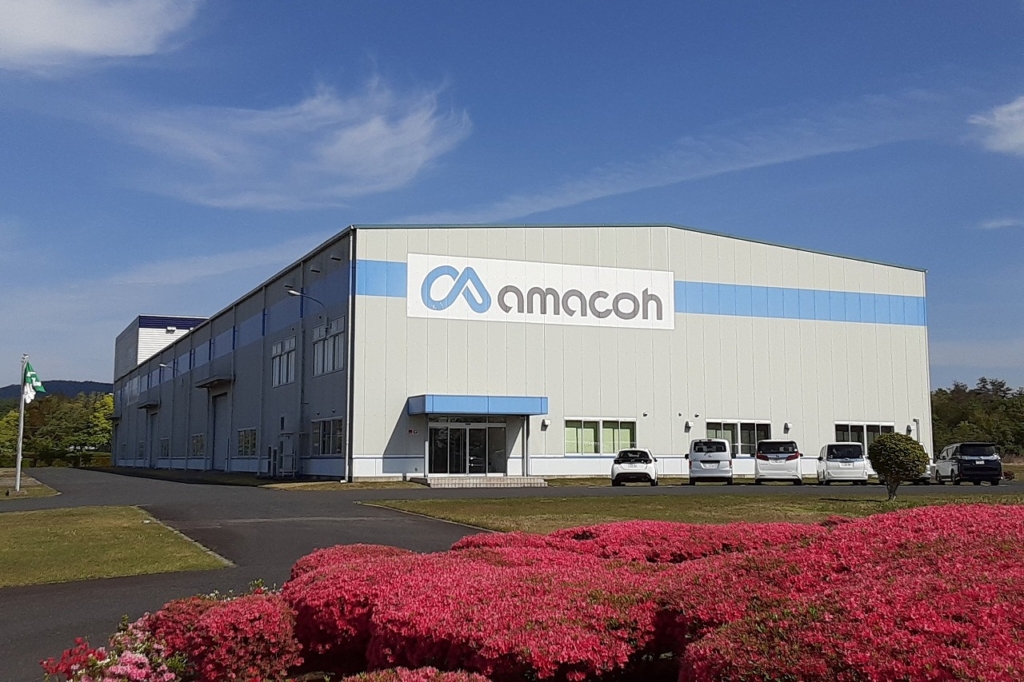 株式会社尼﨑工作所の工場外観、広大な敷地と最新設備を備えた製造拠点