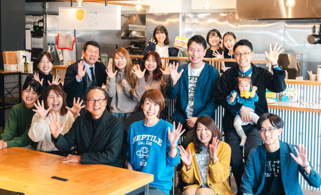 運営会社であるレプタイル株式会社のスタッフ集合写真。