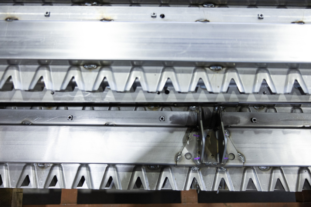 トラクターの刃の金属部品