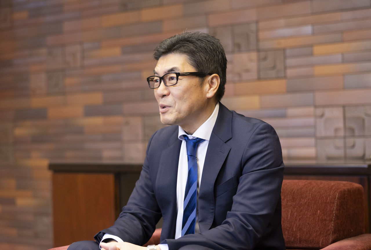 株式会社小原産業の5代目代表取締役、小原健司氏のポートレート。