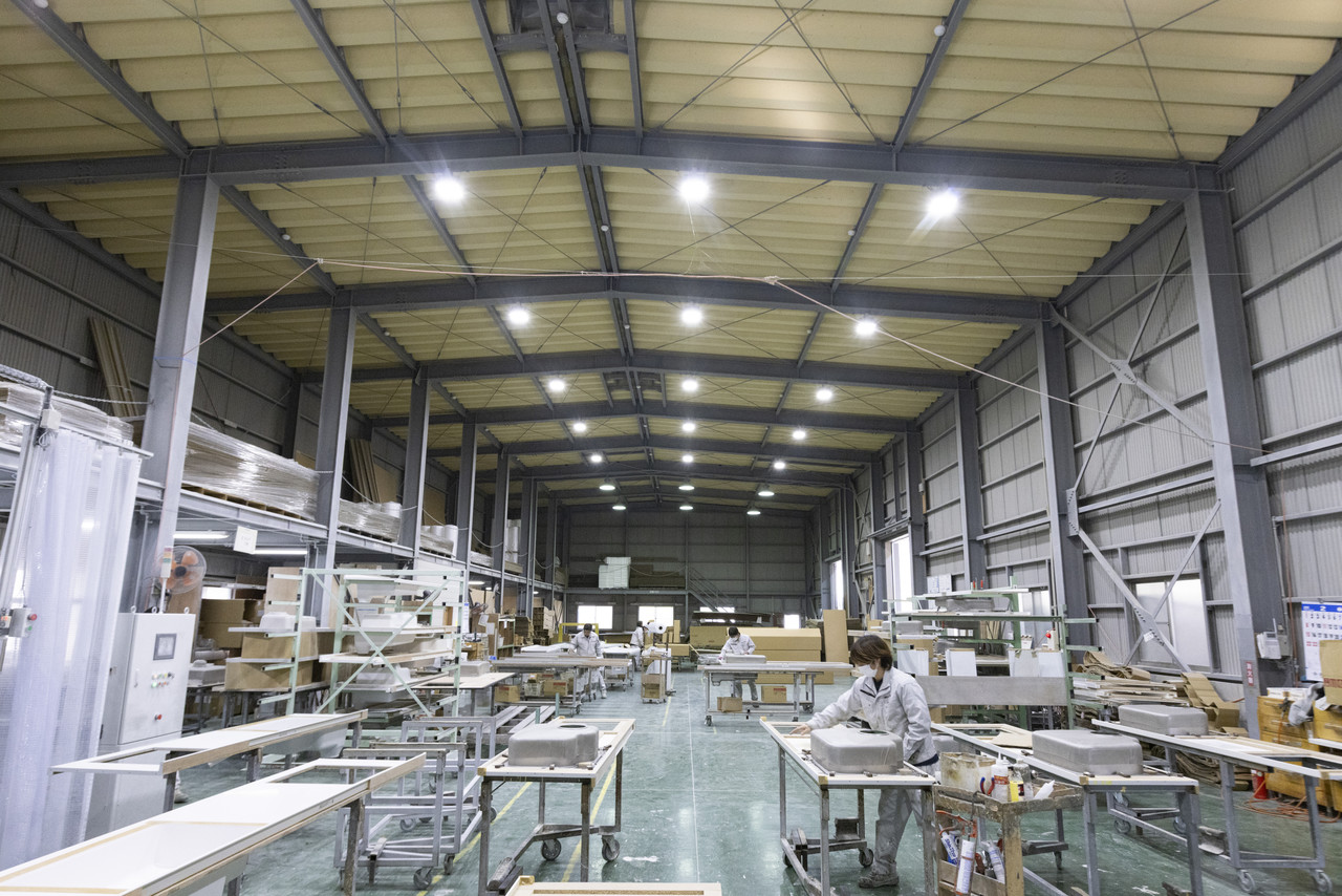 組み立てや検査を行う第三工場内