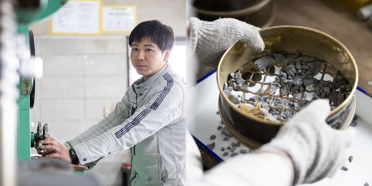 ふるいを使って砂利の品質検査を行う手元の様子と、工場内で機械を操作する従業員の様子。